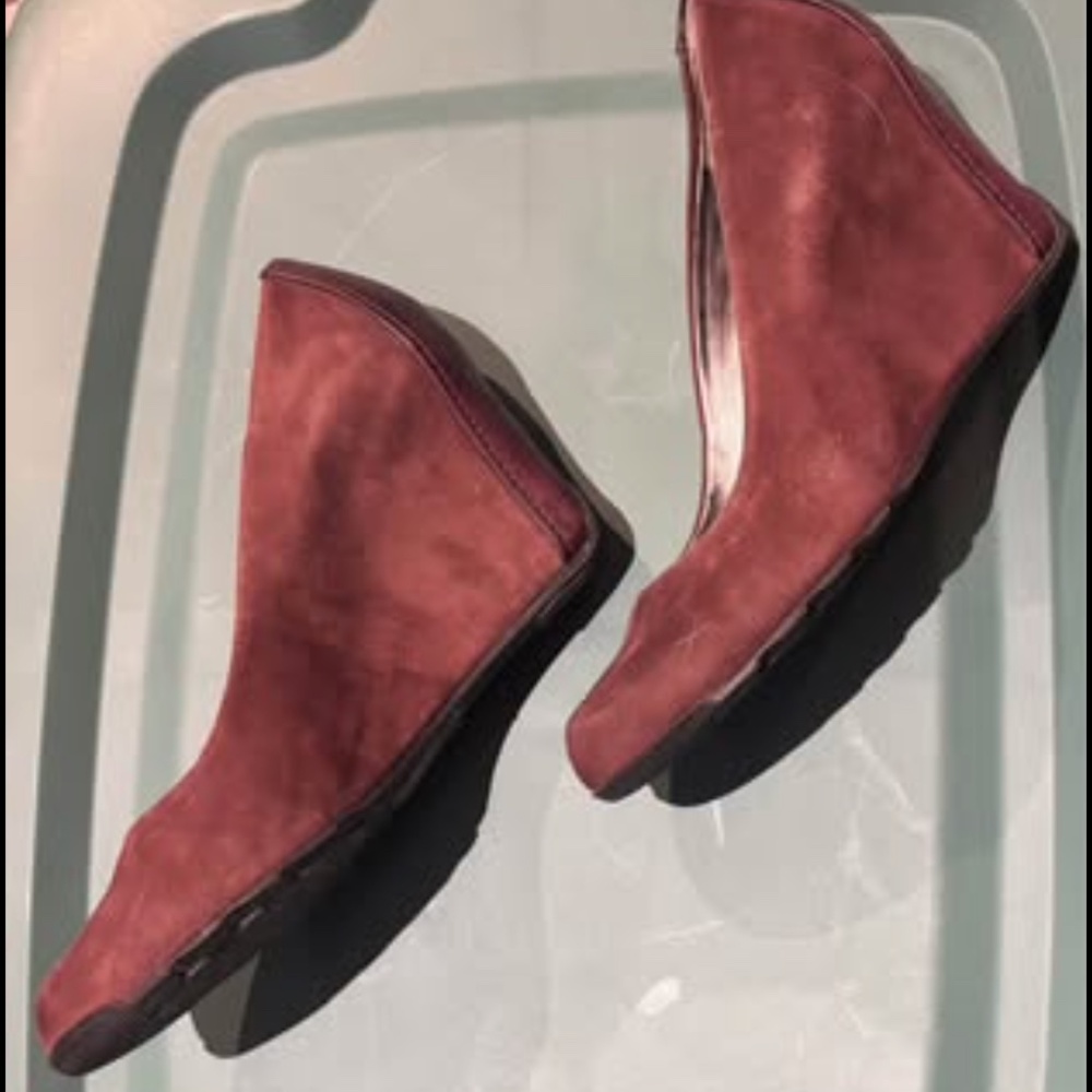 Kenneth Cole Reaction, “Did u tell” wedge pumps